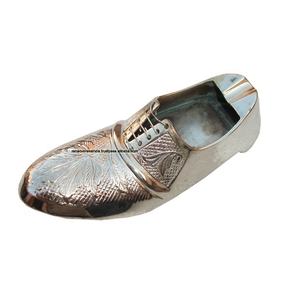 Soporte de aluminio para ceniza de fumar de escritorio, con diseño en relieve en forma de zapatos para el hogar y la Oficina - Product Image 1
