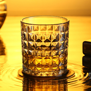 Vaso de <span class=keywords><strong>cristal</strong></span> clásico de alta calidad para beber vino con patrón de diamante en relieve adecuado para fiesta de Bar - Product Image 2