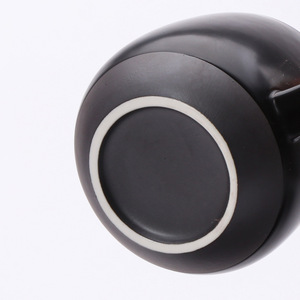 แก้วเซรามิคทรงใหญ่ สีดำขาว สีพื้น สำหรับกาแฟ นม ใช้ในออฟฟิศ ของขวัญ โปรโมชั่น BZ 0090 - Product Image 3