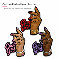 Écussons brodés personnalisés « Cool Girl » avec geste de main, badges thermocollants pour casquettes, sacs, vêtements et articles cadeaux