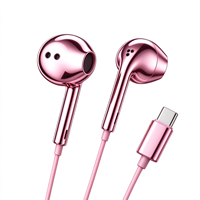 Earbud Berkabel Tipe C Berlapis Krom Perak, Earphone Berkabel Logam Berlapis Elektroplating Warna Pink dalam Warna Biru & Earbud Berkabel Warna Burgundy.