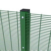 Clôture en fil métallique soudé personnalisée 358, panneaux de clôture de sécurité anti-escalade pour la clôture des centres de détention