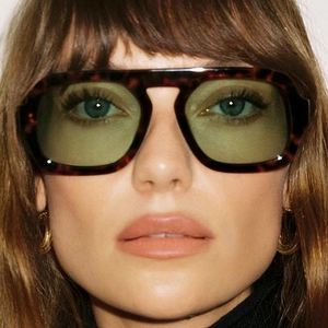 Lunettes de soleil carrées rétro 2025 avec logo personnalisé, monture petite, style punk, verres dégradés UV400 pour femmes - Product Image 2