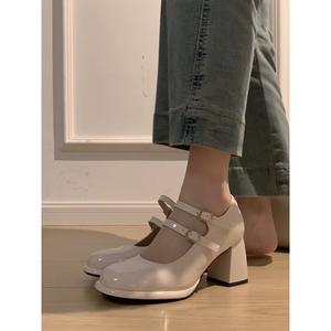 Zapatos de Tacón Alto y Grueso Blancos Versátiles para Mujer, Estilo Británico Francés 2026, Calzado que Combina con Vestidos y Aumenta la Estatura - Product Image 3