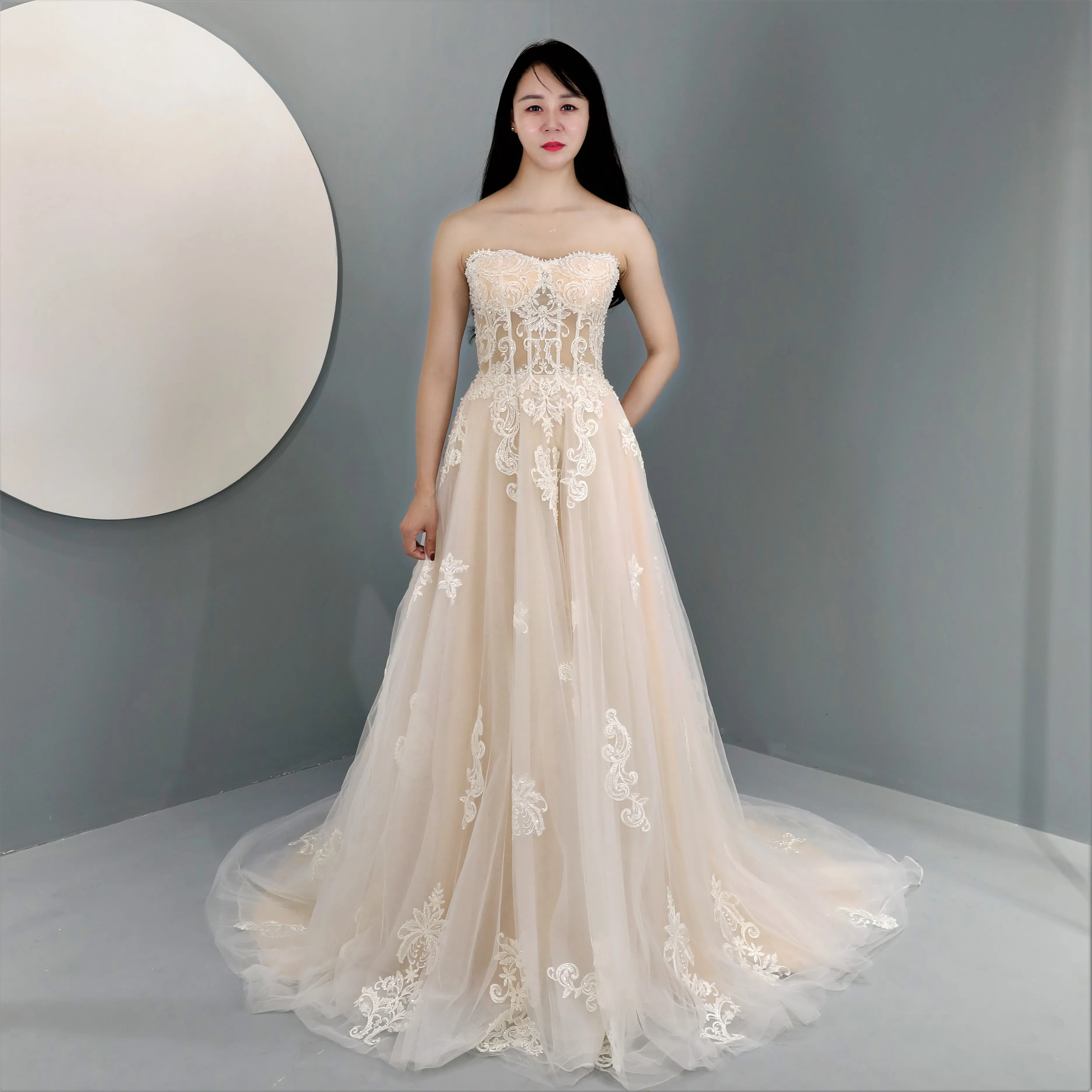 Morden robes de mariée en dentelle de haute qualité robe de mariée simple usine 2024 style Offres Spéciales