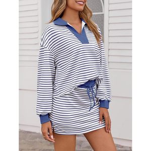 Ensemble décontracté 2 pièces rayé pour femme : sweat-shirt à manches longues et jupe assortie - Product Image 4