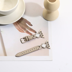 <span class=keywords><strong>Bracelet</strong></span> de montre de luxe en <span class=keywords><strong>cuir</strong></span>, <span class=keywords><strong>bracelet</strong></span> trèfle pour femme, compatible avec <span class=keywords><strong>Apple</strong></span> <span class=keywords><strong>Watch</strong></span> Series 6 7 <span class=keywords><strong>8</strong></span> 9 41 mm 42 mm 45 mm - Product Image 6