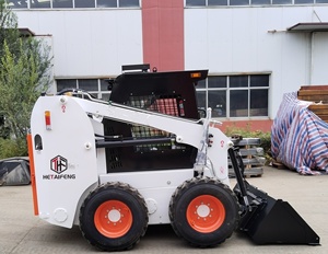 Minicargadora Compacta de Alta Maniobrabilidad con Aplicaciones Multifuncionales para Construcción y Agricultura, Motor JH65, con Ruedas y Orugas - Product Image 5