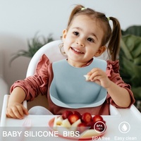 Ensemble de vaisselle pour bébé personnalisé OEM ODM, respectueux de l'environnement, assiettes et bols roses, bavoir, ensemble de vaisselle en silicone pour bébé, idéal pour un cadeau