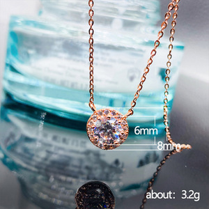 Collana Minimalista con Ciondolo a Rosa per Donne, Elegante Catena da Indossare Quotidianamente - Product Image 4
