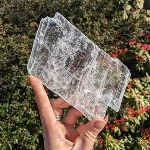 แผ่นคริสตัลเซเลไนต์ธรรมชาติขัดเงาแกะสลักคุณภาพสูงสำหรับตกแต่งบ้านขายส่งจำนวนมาก - Product Image 3