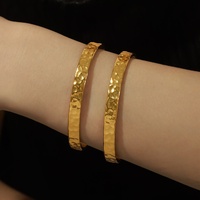 Bracelet ouvert HECATE pour femme, nouveau design simple et unique, en acier titane plaqué or, motif martelé irrégulier, idéal pour les soirées