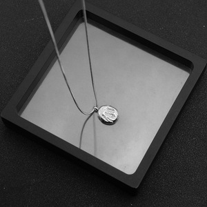 Nouveau produit, collier à pendentif irrégulier au design simple vintage, acier titane plaqué argent, colliers pour femmes, bijoux en gros - Product Image 5