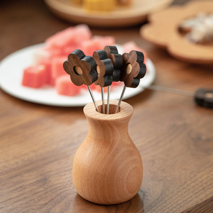 <span class=keywords><strong>Brochette</strong></span> de fruits bonbons de haute qualité outil de piqûre promotionnel de bâton de noyer noir personnalisé avec bouteille en bois de hêtre - Product Image 2