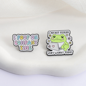 Broches en émail pour le lieu de travail, motif grenouille, je ne me sens pas très bien au travail aujourd'hui, je fais pipi pendant le temps de travail, badge cadeau pour les employés de bureau - Product Image 3