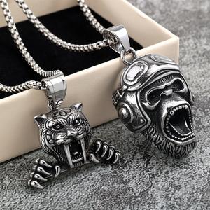 Collar con colgante de animales de acero inoxidable, diseño unisex de tigre y gorila, para combinar con ropa, regalo - Product Image 1