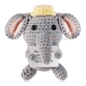 Nouveau porte-clés breloque requin au crochet, jouet amigurumi fait main, mignon mini pendentif de sac en forme d'animal marin tricoté - Product Image 4