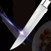 Ensemble de couteaux à steak en acier inoxydable de style japonais fait à la main, 6 pièces, poignées en bois ambidextres, bord dentelé, lames damas de 4,5 pouces