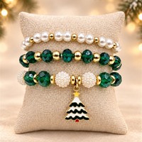 Bracelet superposé pour femme, thème Noël, avec pendentifs flocon de neige, sapin de Noël, chat noir et perles colorées, idéal pour le bureau ou la carrière