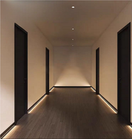 Moderne wasserdichte pulverbeschichtete Aluminium-Sockelleiste mit integriertem LED-Lichtstreifen, leuchtende Legierungs-Fußleiste, einfach für Hotels
