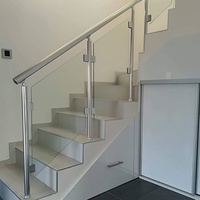 Poteau de balustrade moderne en acier inoxydable anti-rouille avec verre trempé pour escaliers en pente et villas