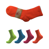 Excellente qualité solide couleur verte fluorescente style sportif équipage tricoté Polyester/coton Shorts chaussettes pour femmes hiver