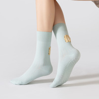 Ventes d'usine - Chaussettes de Pilates en coton respirant avec étiquette tissée pour femmes, vente en gros