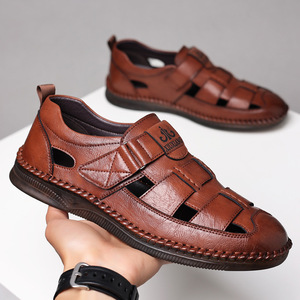 Sandales perforées ajourées pour hommes en cuir souple noir, fermeture Velcro plate, respirantes, style Dad Shoes, grandes tailles 47-48 - Product Image 2