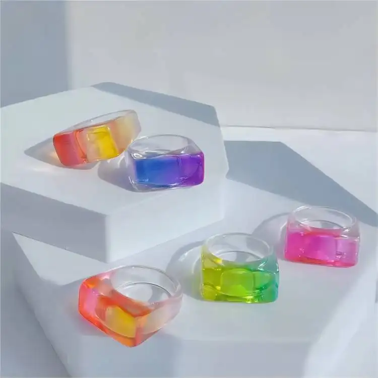 2024 Herbst Winter Neu DIY Süßigkeiten Farbe Harz Ring Verlauf Viereck geometrische Acryl-Ringe für Damen