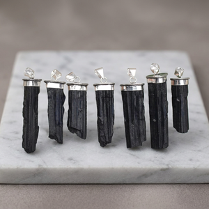 Pendentif en cristal brut de tourmaline noire naturelle en gros, thème féerique, décoration d'intérieur, cadeau - Product Image 2