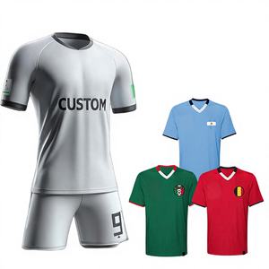Maillots de football rétro personnalisés ODM OEM, respirants, séchage rapide, impression numérique, col en V, toutes saisons, polyester et coton - Product Image 1