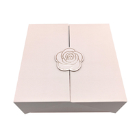 Boîte cadeau pliable en carton rigide noir mat de luxe avec logo personnalisé, fermeture magnétique, vide