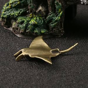 Arredamento artigianale in ottone Devil Ray Stingray Figurine, antico Vintage Marine Life decoro per il tè domestico domestico, accessorio unico da scrivania - Product Image 1