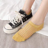Ventes directes d'usine en gros maille creuse dames chaussettes de climatisation respirant femmes bateau chaussettes dentelle chaussettes invisibles