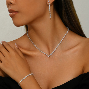 Set di Collana, <span class=keywords><strong>Orecchini</strong></span> e Bracciale Punk in Lega con Pietre Naturali Scintillanti, Stile Europeo-Americano - Lusso Femminile JOYE - Product Image 2