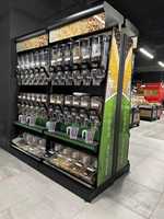Présentoir vertical en métal personnalisé avec logo imprimé pour noix, idéal pour l'aménagement de supermarchés du Moyen-Orient