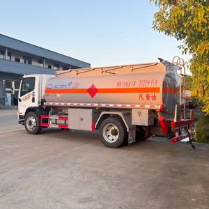 Camion-citerne FAW 4x2 10000L avec distributeur pour le transport de liquides dangereux et de diesel - Product Image 4