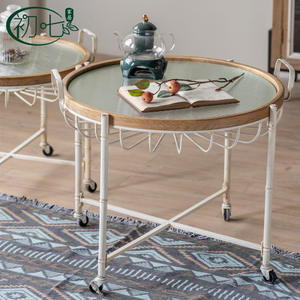 Mesa de Centro Estilo Retro Americano con Tapa de Vidrio Templado, Mesa Auxiliar Redonda Pequeña para Sala de Estar con Ruedas - Product Image 3