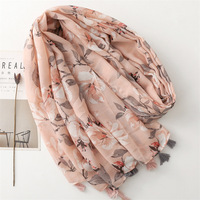 Nouveaux grands foulards imprimés à motifs floraux unis, châles de plage pour femmes, écharpes en voile de coton à motifs de fleurs de dessin animé avec pompons, hijabs musulmans