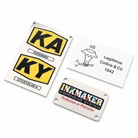 Plaque de logo estampée en laiton pour vêtements et accessoires, personnalisable avec support adhésif, finition de surface personnalisée, collections ODM