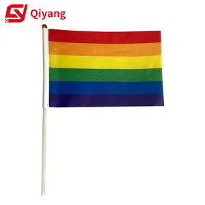 Banderas de diseño de decoración Venta caliente Orgullo de arco iris <span class=keywords><strong>integral</strong></span> Gay en palo con poste 14*21cm Bandera de mano - Product Image 1