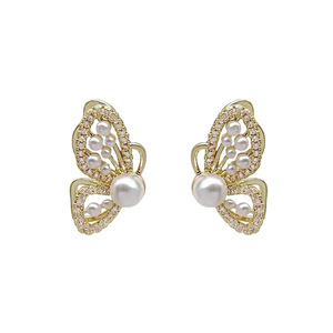 Boucles <span class=keywords><strong>d</strong></span>'oreilles pour femmes, <span class=keywords><strong>histoire</strong></span> <span class=keywords><strong>d</strong></span>'amour, papillon creux doux, perle plaquée <span class=keywords><strong>or</strong></span>, alliage, nouvelle tendance pour anniversaire, fête - Product Image 1