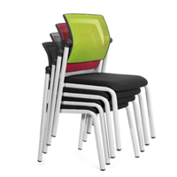 Chaise de formation empilable avec dossier en maille, sans accoudoirs, structure métallique, pour visiteurs, réunions, conférences, séminaires et salles de classe.
