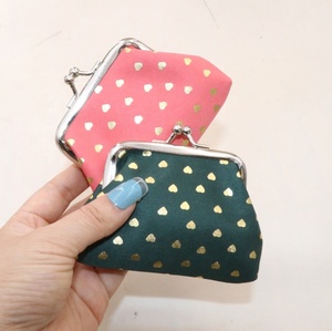 En gros, Porte-monnaie en tissu doré à chaud motif cœur pour enfants, mini porte-monnaie de 3 pouces avec fermoir, sac doré, portefeuille en forme de cœur pour filles - Product Image 2