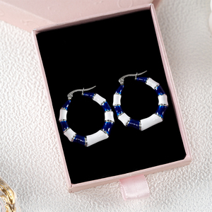 Boucles d'oreilles créoles en céramique bleue et blanche 304 316, plaquées argent, bijoux classiques pour femmes - Product Image 3