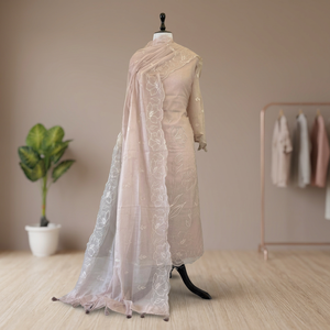 Ensemble de tissu traditionnel banarasi trois pièces avec tissage détaillé, dupatta élégant, haut et bas pour mariage et fêtes - Product Image 1
