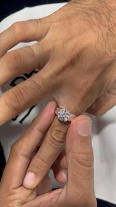 Bague de fiançailles solitaire en or blanc 14 carats avec diamant rond de laboratoire de 2 carats E VS1, bijoux fins élégants de qualité supérieure, design de mariage - Product Image 2