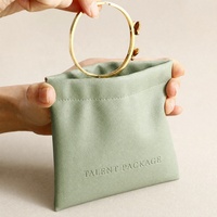 Vente directe usine : Pochette carrée/rectangulaire en similicuir à fente élastique pour bijoux, clés USB, clés ; Petit sac en PU naturel et frais
