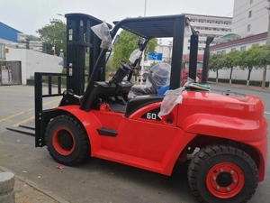 Ventes directes d'usine Nouveau chariot élévateur compact tout terrain à moteur diesel de 5 à 7 tonnes Moteur fort Garantie 1 an Testé Inspecté - Product Image 4