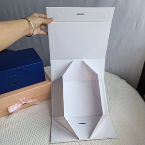 Caja de Regalo Plegable de Papel de Lujo con Logotipo Personalizado, Cinta y Cierre Magnético para Empaque de Regalos - Product Image 2